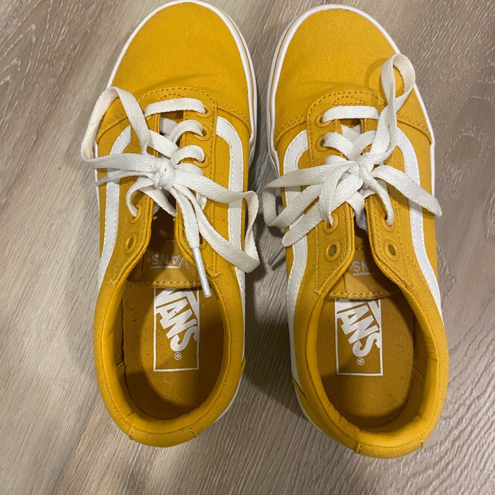 Vans Old Skool Yellow Gold, Women’s size 6, Men’s 4.5